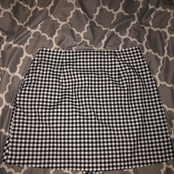 Forever 21 Black and White Plaid Skort - Picture 2 of 6